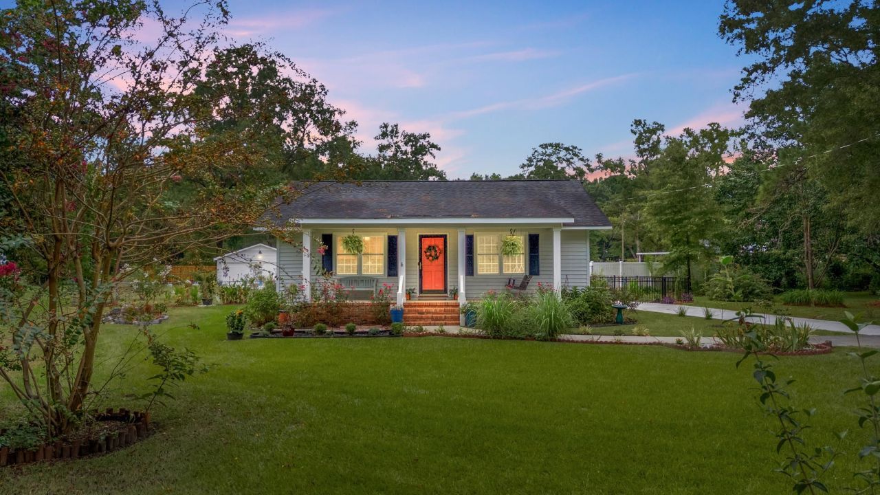 208 Bethea St, Latta, SC 29565 Main Photo