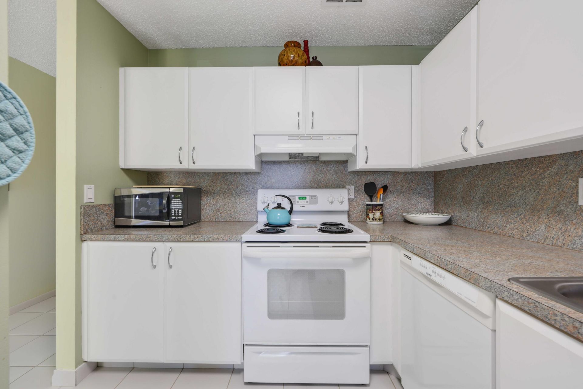 13757 Flora Place, Unit E, Delray Beach, FL 33484 Photo