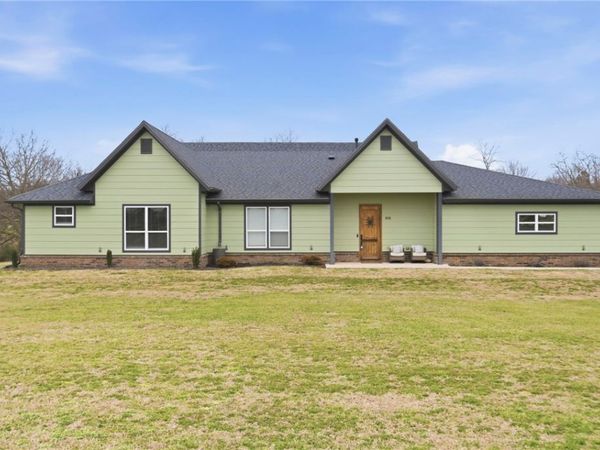 858 Gibson Hill Road, Farmington, AR 72730