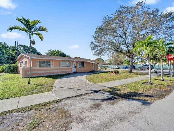 1450 NW 198th St, Miami Gardens, FL 33169