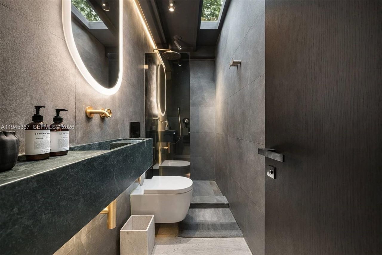 3522 William Avenue, Miami, FL 33133 Photo