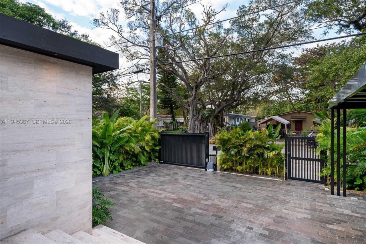 3522 William Avenue, Miami, FL 33133 Photo