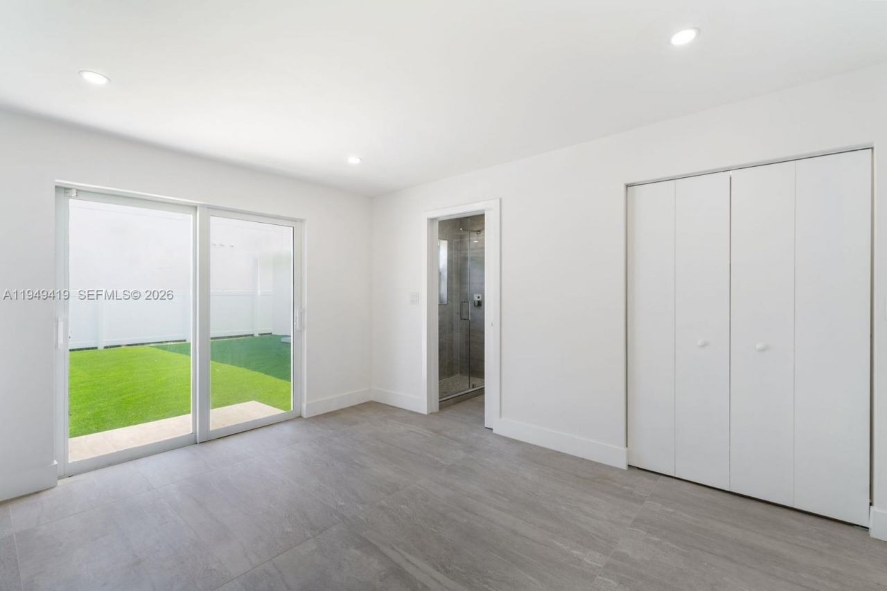 430 Tamarind Dr, Hallandale Beach, FL 33009 Photo