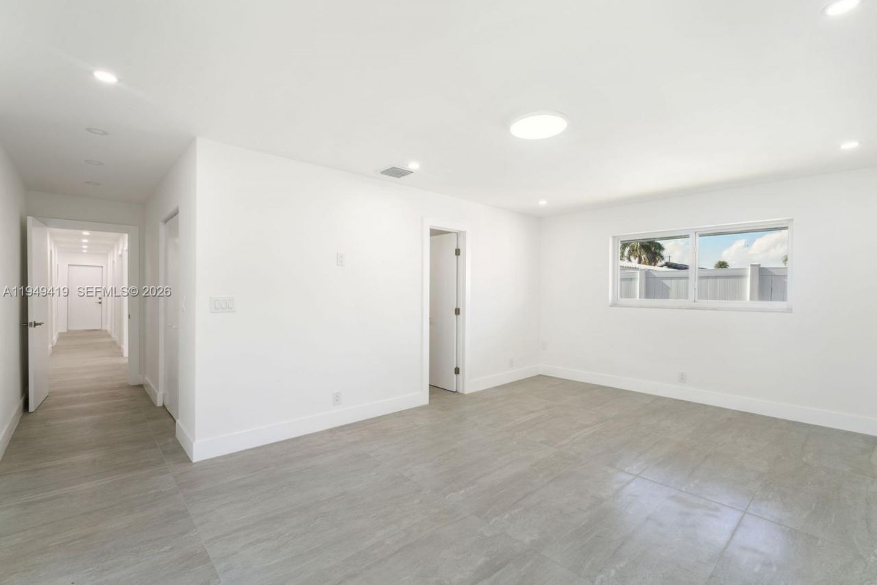 430 Tamarind Dr, Hallandale Beach, FL 33009 Photo