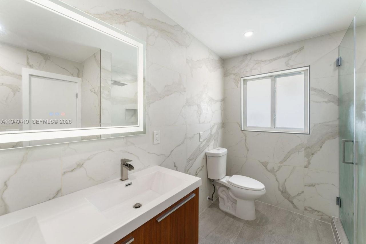 430 Tamarind Dr, Hallandale Beach, FL 33009 Photo