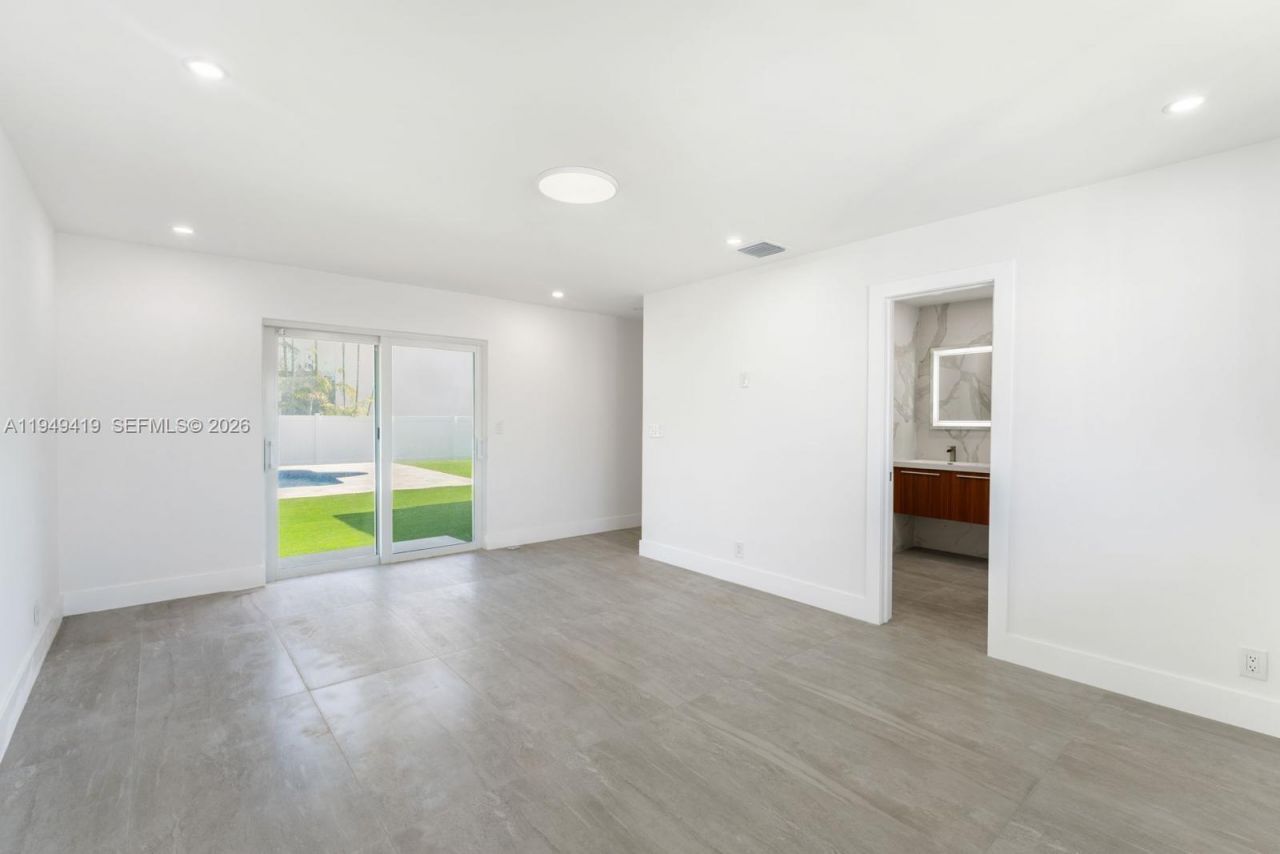 430 Tamarind Dr, Hallandale Beach, FL 33009 Photo