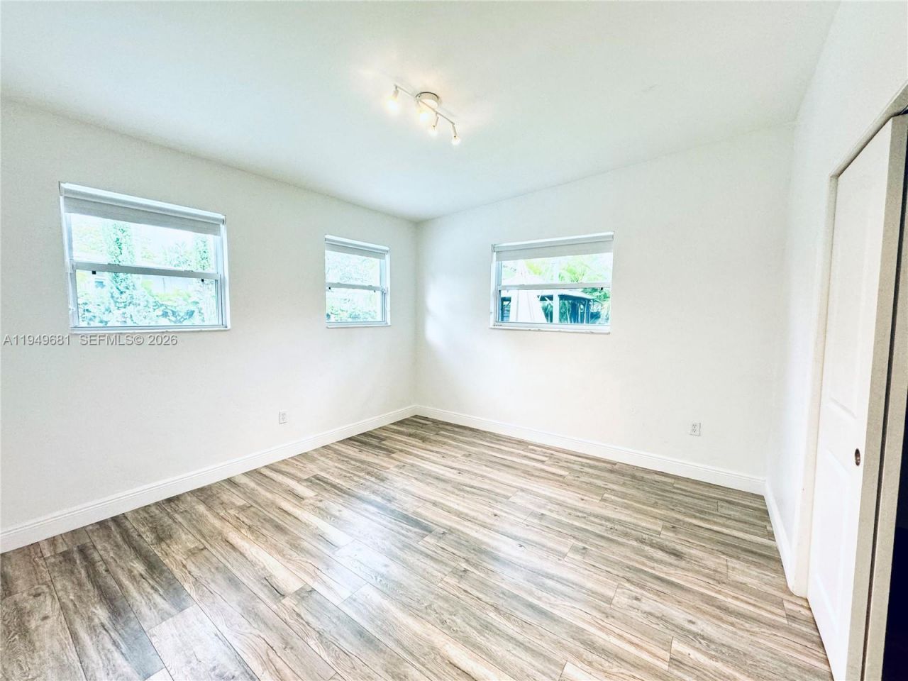 2075 S Hibiscus Dr, North Miami, FL 33181 Photo