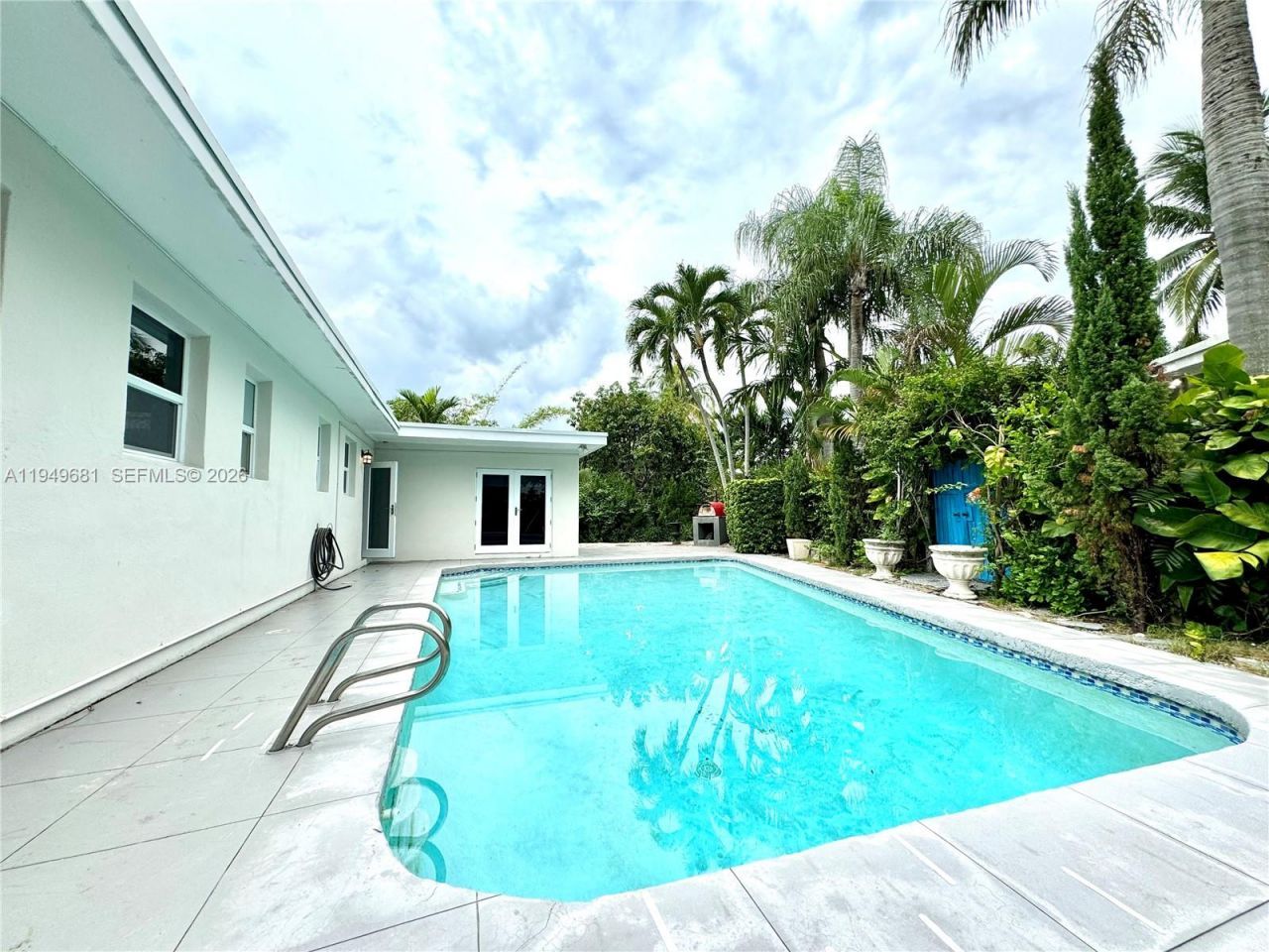 2075 S Hibiscus Dr, North Miami, FL 33181 Photo