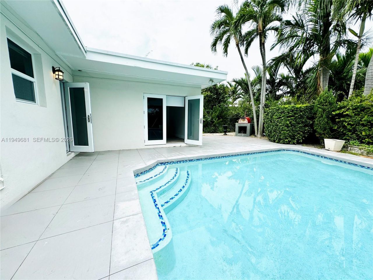 2075 S Hibiscus Dr, North Miami, FL 33181 Photo