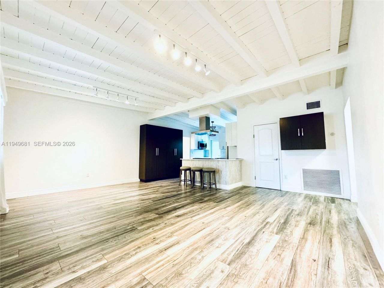 2075 S Hibiscus Dr, North Miami, FL 33181 Photo