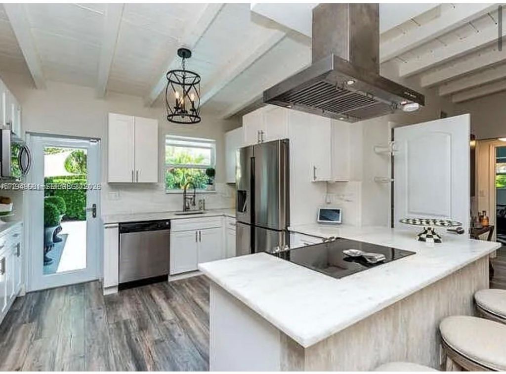 2075 S Hibiscus Dr, North Miami, FL 33181 Photo