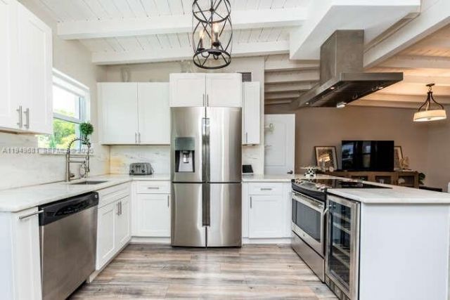 2075 S Hibiscus Dr, North Miami, FL 33181 Photo