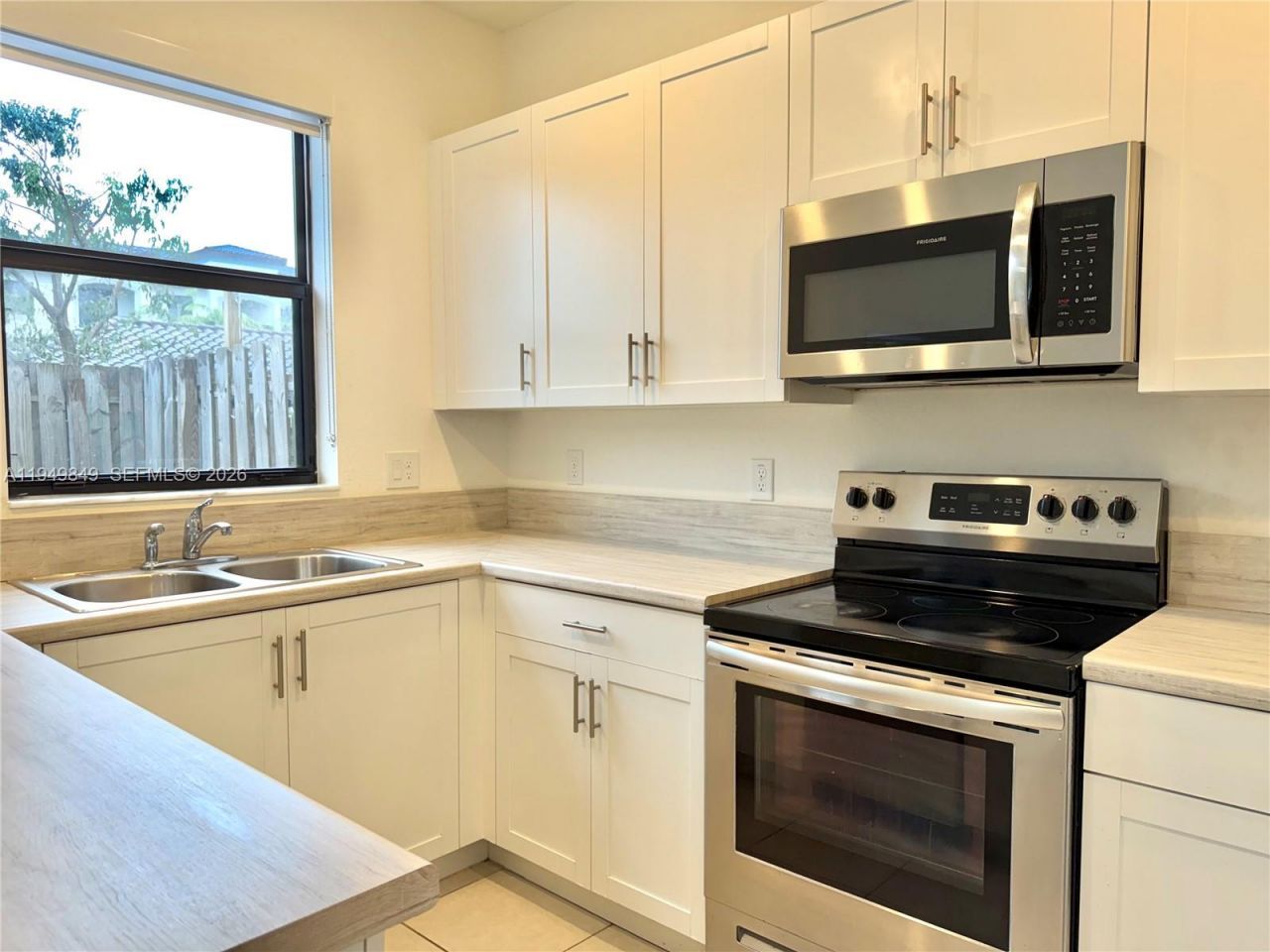 21050 NE 8th Ave, Miami, FL 33179 Photo