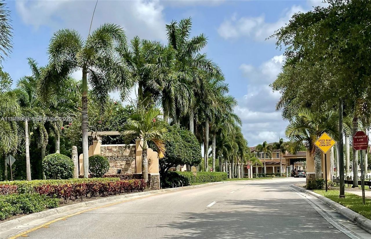 14615 SW 14th St, Unit 14615, Pembroke Pines, FL 33027 Photo