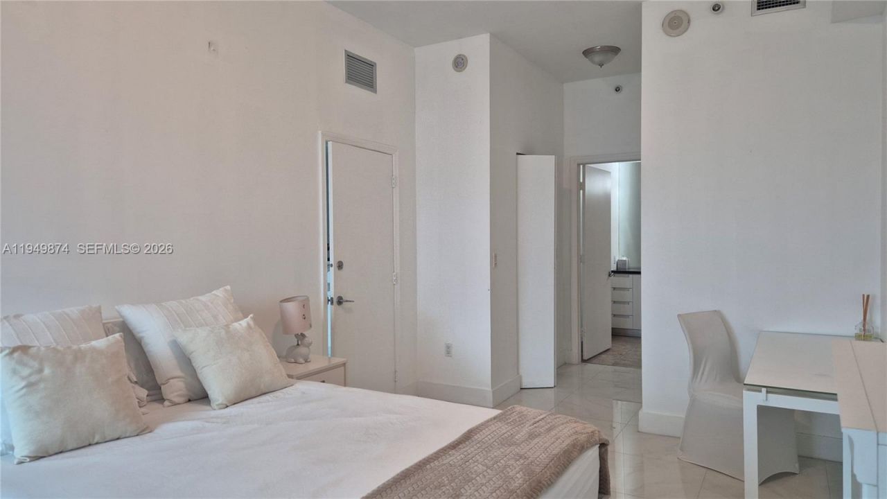 7901 Hispanola Ave, Unit 2003, North Bay Village, FL 33141 Photo