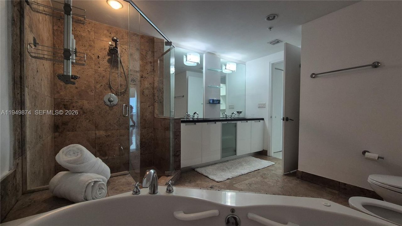 7901 Hispanola Ave, Unit 2003, North Bay Village, FL 33141 Photo