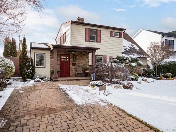 16 Dahlia Lane, Wantagh, NY 11793