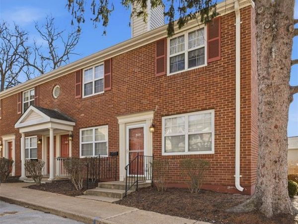 1624 E Swan Circle, Brentwood, MO 63144