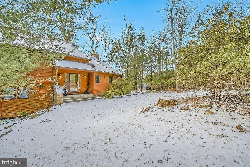 487 N Lake Dr, Lake Harmony, PA 18624 Main Photo