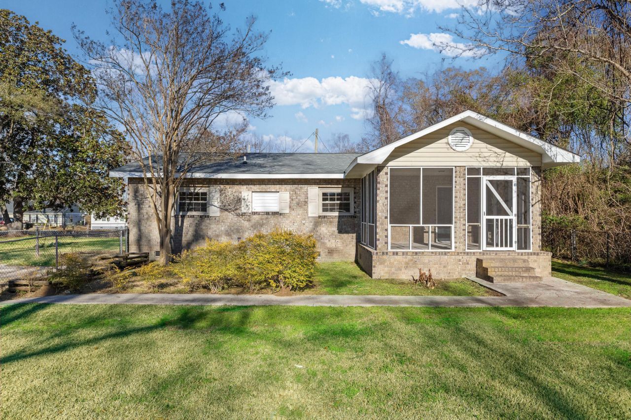 151 Gailmoor Drive Photo 3