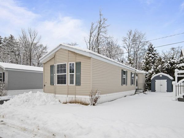 26 Amherst Road, Newmarket, NH 03857