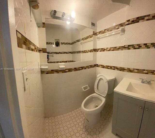 16919 Bay Rd , Unit 414, Sunny Isles Beach, FL 33160 Photo