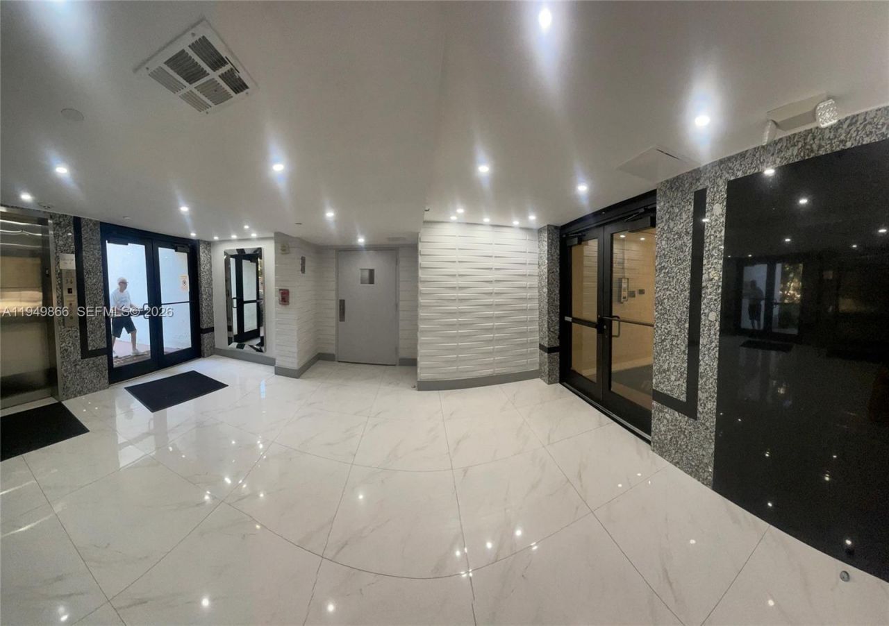 16919 Bay Rd , Unit 414, Sunny Isles Beach, FL 33160 Photo