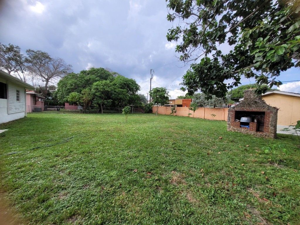 1045 NE 135th St, North Miami, FL 33161 Photo