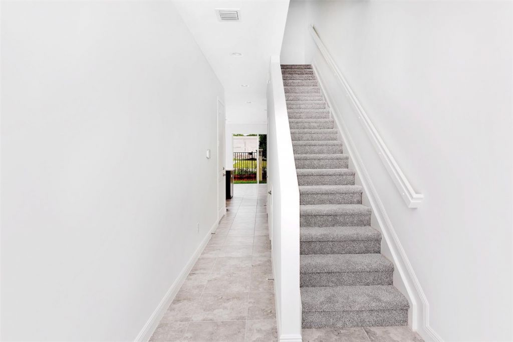 6937 Pines Circle, Unit 17, Coconut Creek, FL 33073 Photo