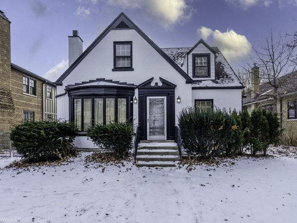 6738 N Ionia Avenue, Chicago, IL 60646