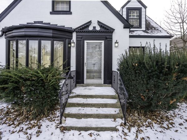 6738 N Ionia Avenue, Chicago, IL 60646