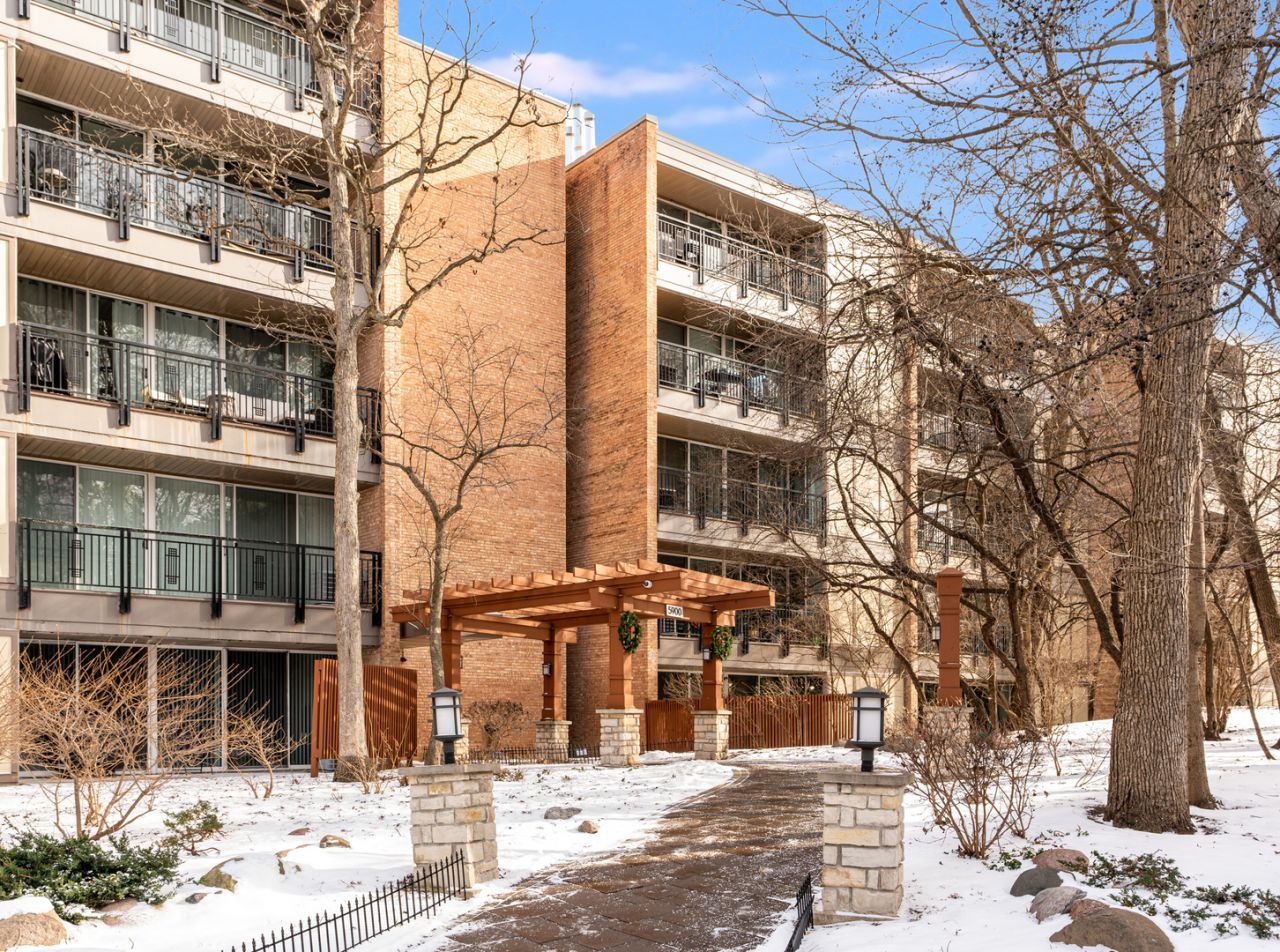 5900 Oakwood Drive, Unit 1E, Lisle, IL 60532 Main Photo