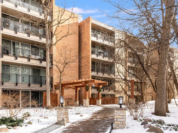 5900 OAKWOOD Drive, Unit 1E, Lisle, IL 60532