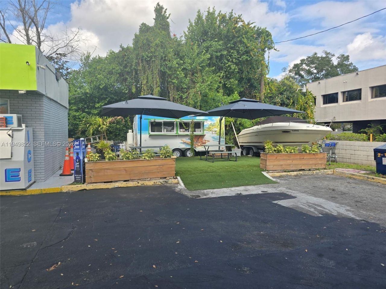 Confidential , Orlando, FL 32806 Photo