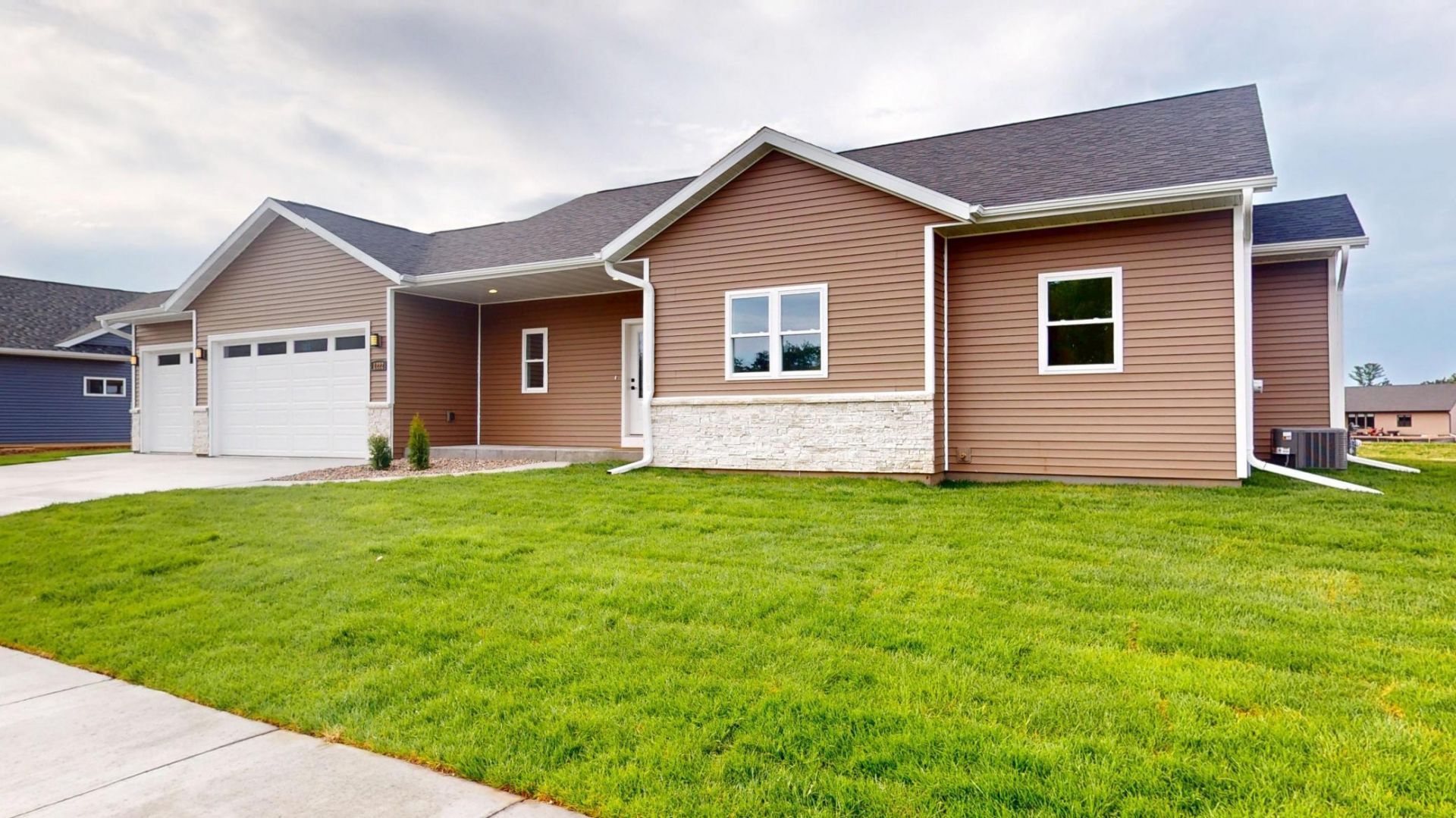 1222 Leo Drive, Holmen, WI 54636