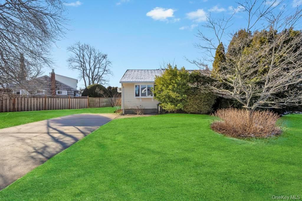 5 Gail Drive N, Massapequa, NY 11758 Main Photo