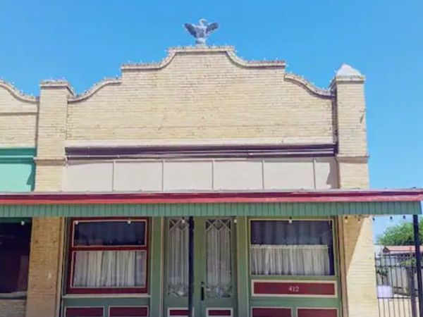 412 N Center St, Sabinal, TX 78881