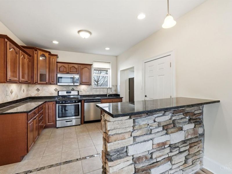 120 W Seventy Second Street, Cincinnati, OH 45216 Photo 18