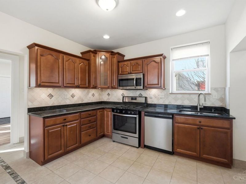 120 W Seventy Second Street, Cincinnati, OH 45216 Photo 19