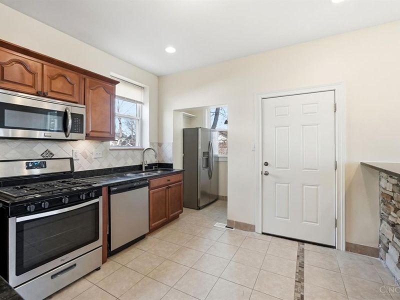 120 W Seventy Second Street, Cincinnati, OH 45216 Photo 21