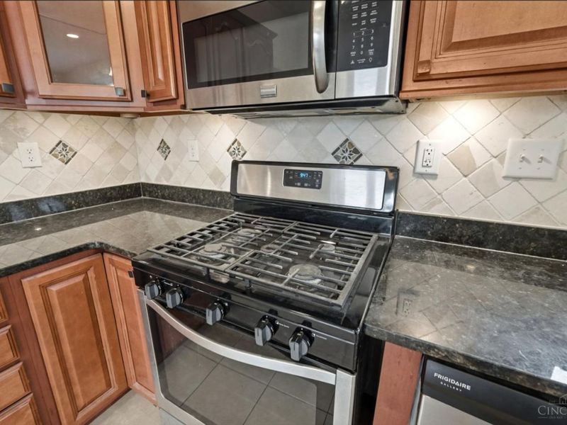 120 W Seventy Second Street, Cincinnati, OH 45216 Photo 23