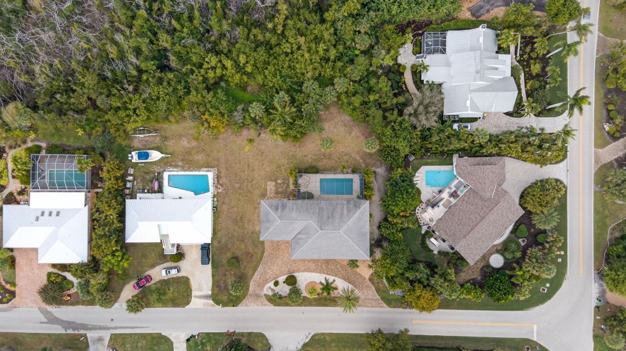 1379 Albatross Rd, Sanibel, FL 33957 Photo