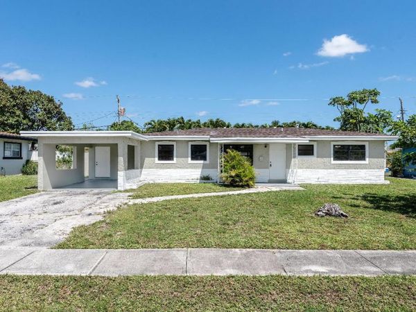 1040 Long Island Avenue, Fort Lauderdale, FL 33312