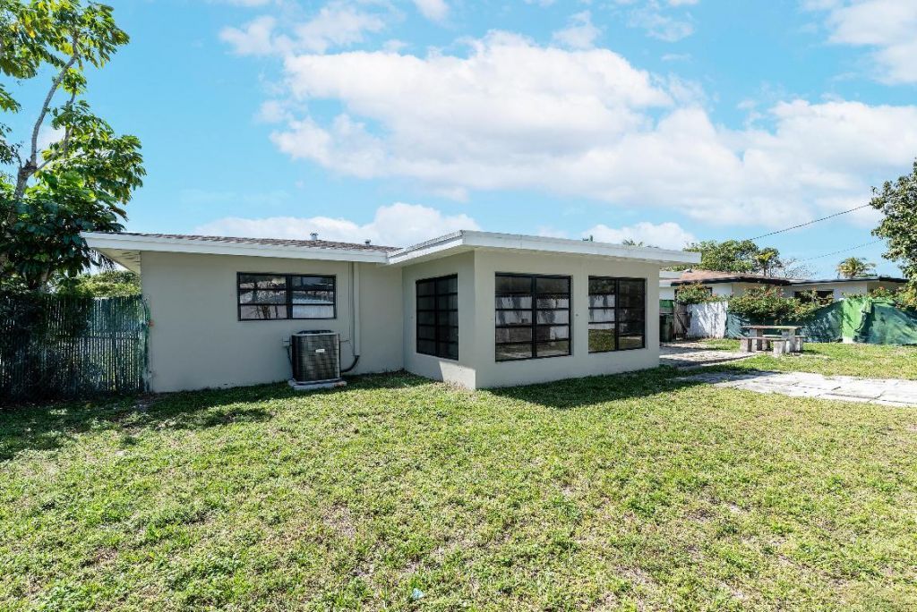 1040 Long Island Avenue, Fort Lauderdale, FL 33312 Photo