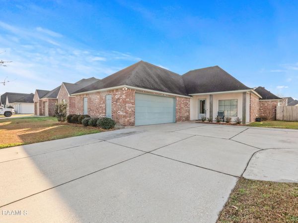 110 Olivewood Drive, Lafayette, LA 70508