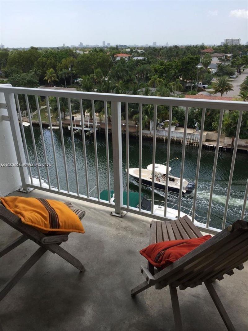 2000 NE 135th St , Unit 606, North Miami, FL 33181 Photo