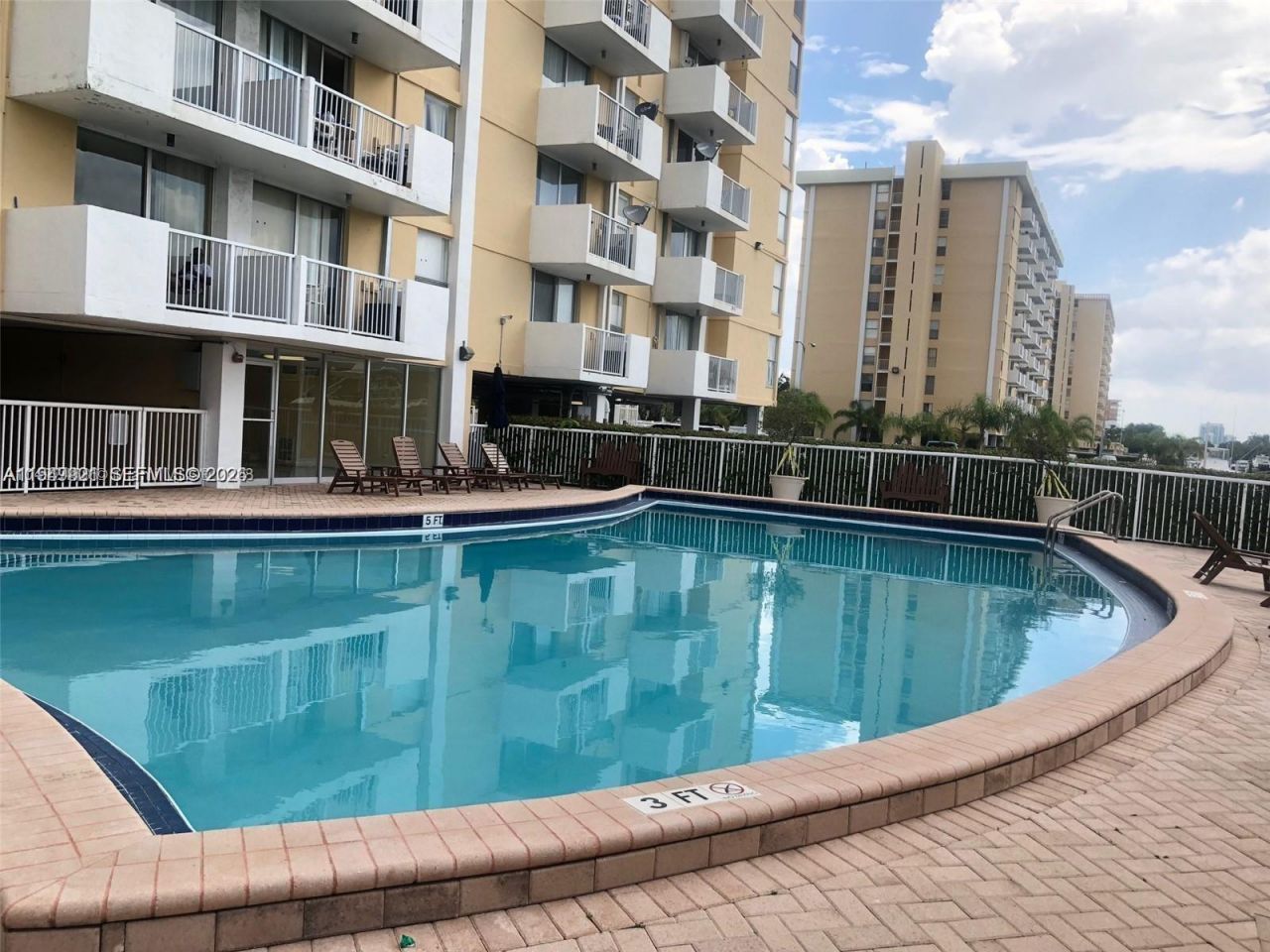 2000 NE 135th St , Unit 606, North Miami, FL 33181 Photo