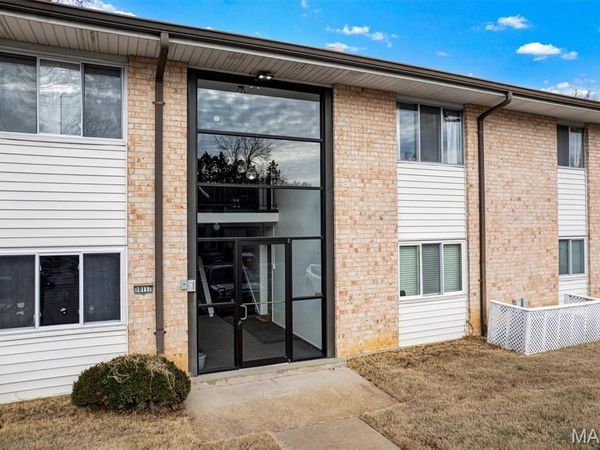10117 Sakura Drive, Unit F, St Louis, MO 63128