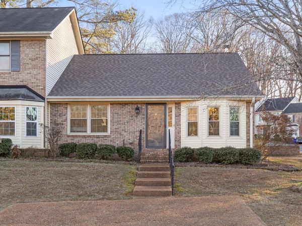 240 Hillsboro Cir, Florence, AL