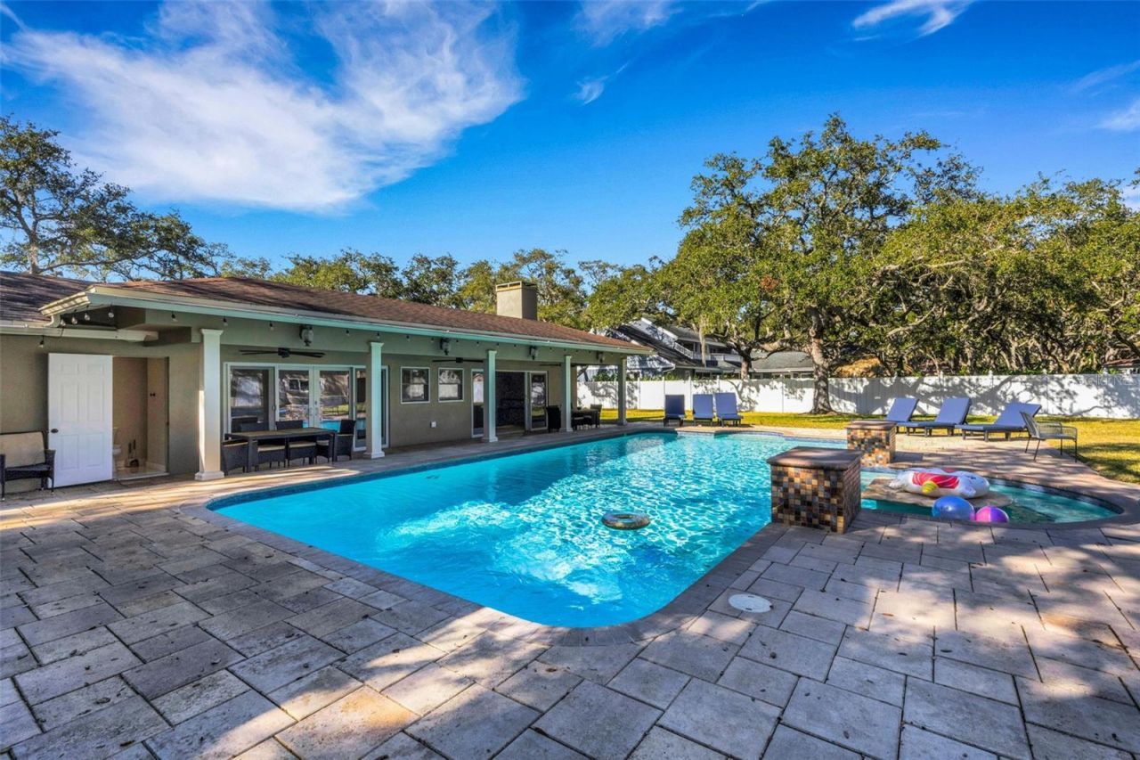 10767 Danielle Drive, Largo, FL 33774 Photo